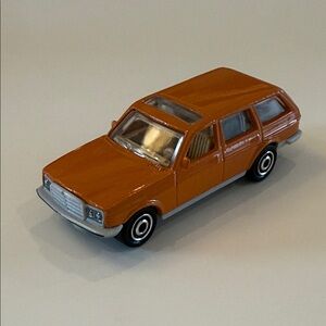 Matchbox ‘80 Mercedes-Benz W123 Wagon Orange